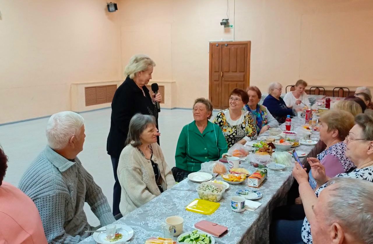 Праздничное заседание клуба &quot;Ветеран&quot;.